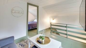 1 bedroom, internet, bed sheets