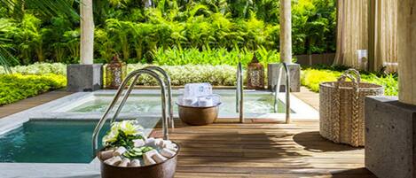 حمّام سباحة خارجي، حمّام سباحة مُدفَّأ