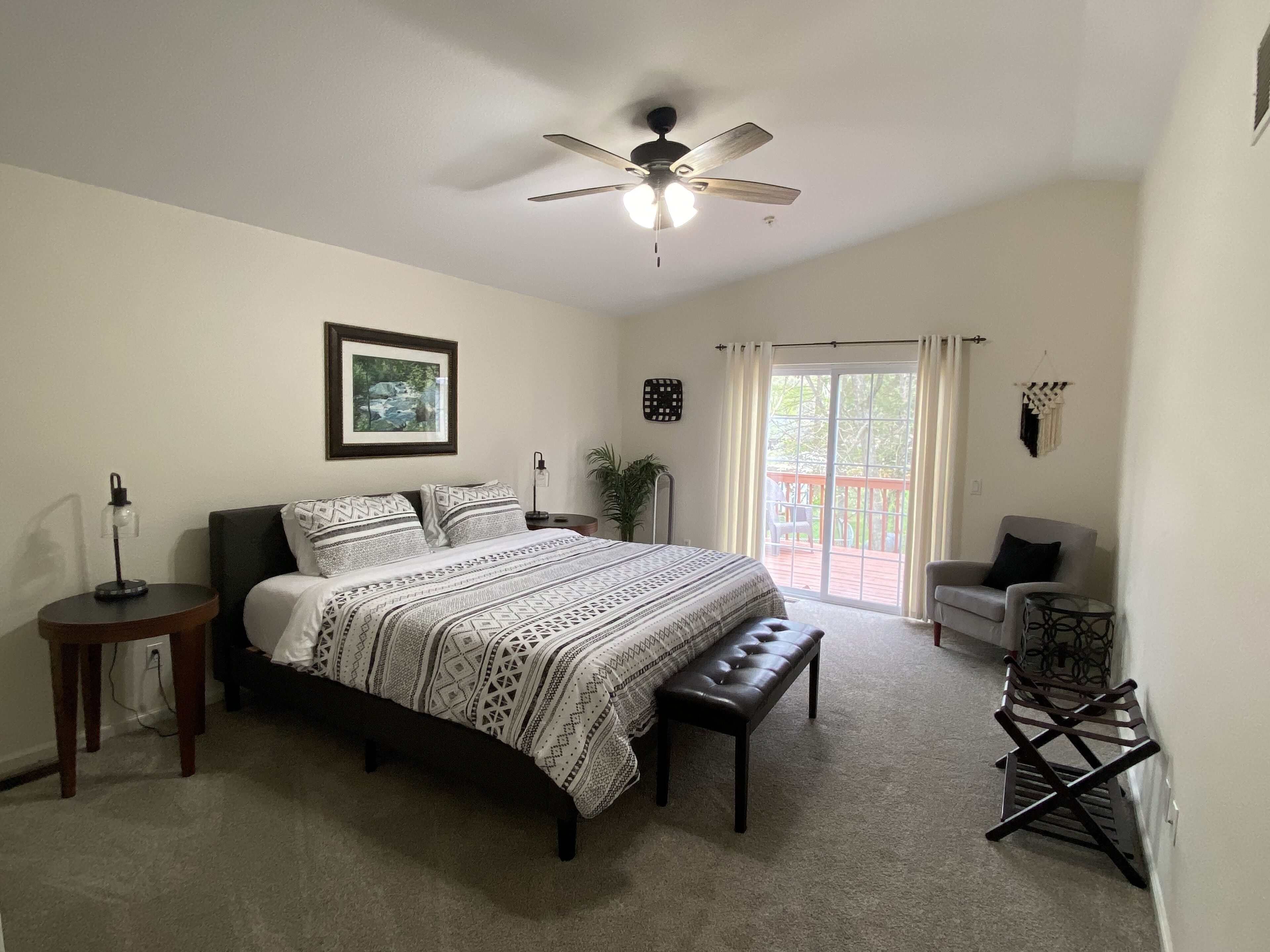 5 slaapkamers, een strijkplank/strijkijzer, reisbedje, wifi