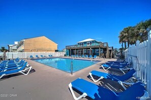 Piscina coperta, piscina all'aperto