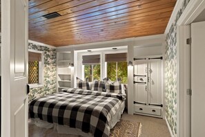 4 habitaciones, tabla de planchar con plancha, wifi y ropa de cama 