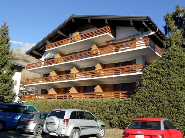 Exterior - 1 Bedroom apartment  *** - 2nd – quiet area - close to the centre, shops and bus stop – sunny balcon (Verbier)