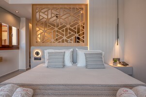 Deluxe Double Room | In-room safe, individually furnished, blackout drapes, soundproofing