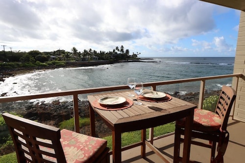 Ocean Front Condo with AC, enjoy the ocean from your own private lanai.