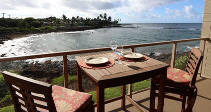 Ocean Front Condo with AC, enjoy the ocean from your own private lanai.