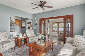 تلفزيون ذكي، مشغل دي في دي، ستيريو