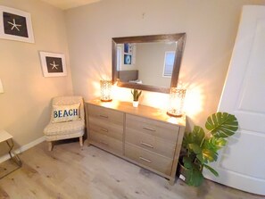 2 sovrum, skrivbord, strykjärn/strykbräda och gratis wi-fi