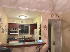 Cookware/dishes/utensils