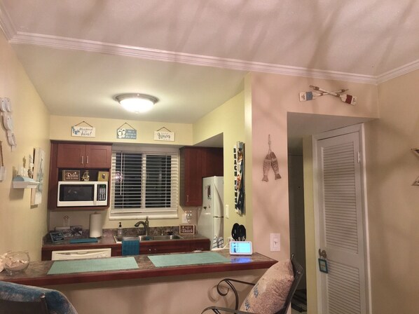 Cookware/dishes/utensils