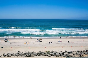 Una playa cerca
