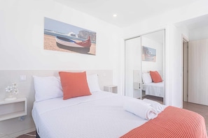 2 chambres, fer et planche à repasser, Wi-Fi, draps fournis