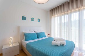 3 bedrooms, iron/ironing board, bed sheets