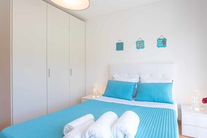 3 bedrooms, iron/ironing board, bed sheets