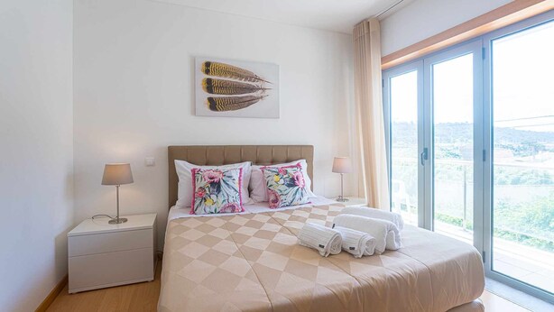 3 bedrooms, iron/ironing board, bed sheets