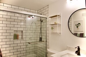 Combined shower/tub, hair dryer, bidet, towels - Private Seattle Getaway Home Near Lake Washington! (Seattle)