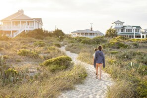 Property grounds - Wrightsville Beach house 4 Bdr on the South End with Sunset Views of the Channel (Wrightsville Beach)