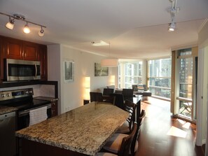 Réfrigérateur, micro-ondes, four, lave-vaisselle