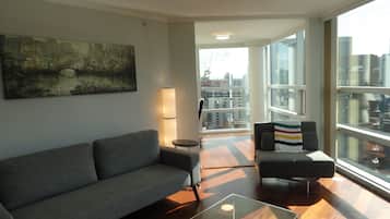 テレビ、Netflix、ストリーミングサービス、プリンター