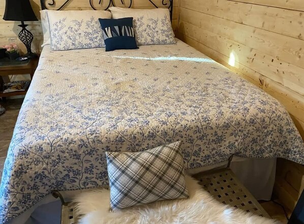 2 bedrooms, iron/ironing board, travel cot, free WiFi