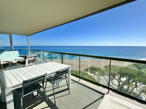 Outdoor dining - Appartment Blue Fanals apartment on the seafront with panoramic view (Platja d'Aro)