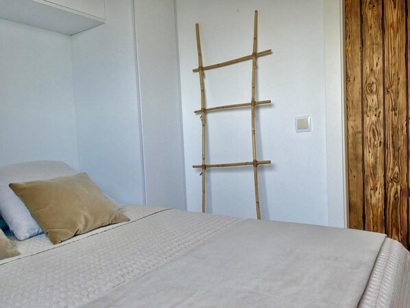 3 bedrooms, bed sheets