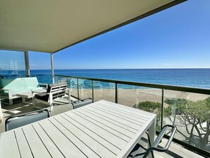 Outdoor dining - Appartment Blue Fanals apartment on the seafront with panoramic view (Platja d'Aro)