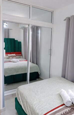 3 bedrooms, in-room safe, desk, iron/ironing board