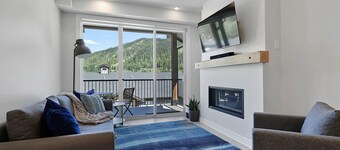 Townhome with Garage, 3 Bedrooms and Hot Tub