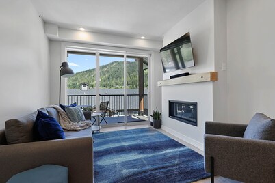 Townhome with Garage, 3 Bedrooms and Hot Tub