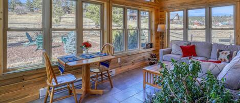 Smart-TV, Kamin, DVD-Player