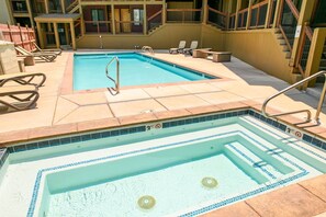 Lämmitetty uima-allas