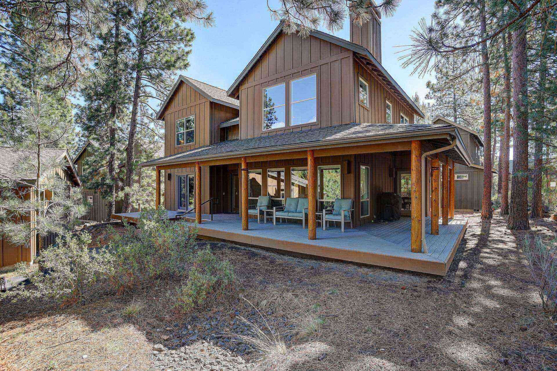 Mt Bachelor Vlg Resort Home. Swimming, Fireplace, River Trails, Garage. Near Golf and Biking Trails.