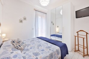 2 bedrooms, iron/ironing board - Casa Le Palme with an equipped outdoor area (Porto Azzurro)