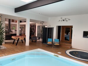 Piscina interna, piscina aquecida