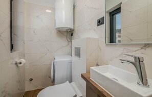 Apartment | Bathroom | Towels - Beautiful Apartment in Punat With Wifi and 2 Bedrooms (Punat)
