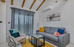 Apartment | Living room | Smart TV - Beautiful Apartment in Punat With Wifi and 2 Bedrooms (Punat)