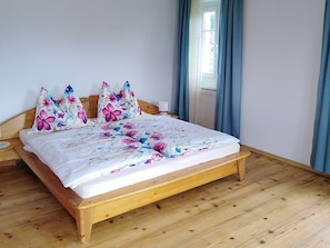 2 Schlafzimmer, Reisekinderbett, WLAN, BettwÀsche