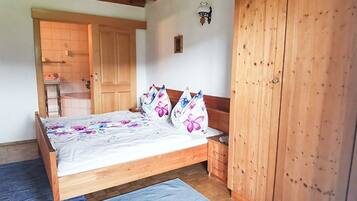 2 habitaciones, cuna de viaje, wifi y ropa de cama