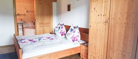 2 sovrum, resesäng, wi-fi och sängkläder