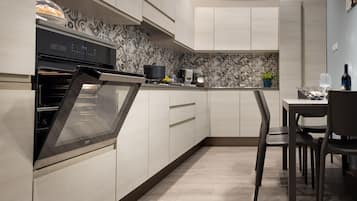 Réfrigérateur, four, plaque de cuisson, lave-vaisselle