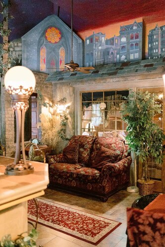 Full building no cleaning fee everythings close