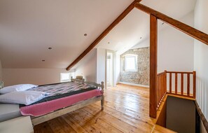 3 Schlafzimmer, Reisekinderbett, kostenloses WLAN, Bettwäsche