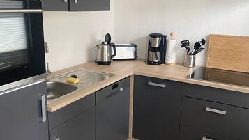 KĂŒhlschrank, Ofen, Herdplatte, GeschirrspĂŒler