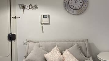 Fernseher, Bücher, Stereoanlage