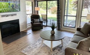 Smart TV, fireplace - 5/30-6/3 AVAIL BERNARDS LANDING NEXT2POOL & BEST VIEWS NEW REMODEL KITCHEN/BAT (Moneta)