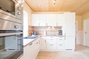 Fridge, oven, stovetop, dishwasher - Vacation home Lillebror in Dagebüll for up to 4 people (Dagebüll)