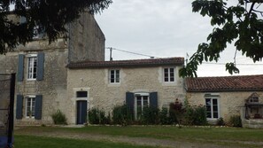 Exterior - 1/2 HOUR FROM MARENNES/OLERON 3 Bedrooms 10bedrooms+1shower room + 1 living room. (Champagne)