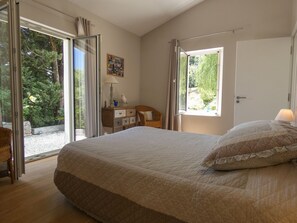 5 bedrooms, iron/ironing board, free WiFi, bed sheets