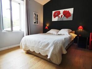 5 bedrooms, iron/ironing board, free WiFi, bed sheets