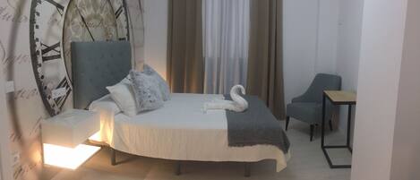 2 chambres, bureau, chambres insonorisées, fer et planche à repasser